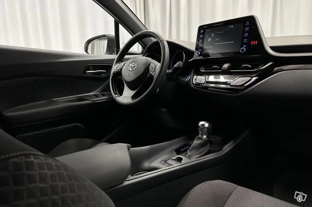 Toyota C-HR 1,8 Hybrid Active * ACC / LED / P.Kamera / Aktiivinen Kaistanseuranta / MiraCast * Image 7